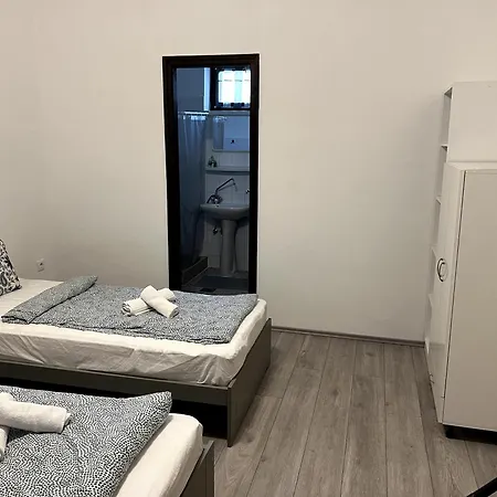 Aniiza 2 3* אורבייניאש